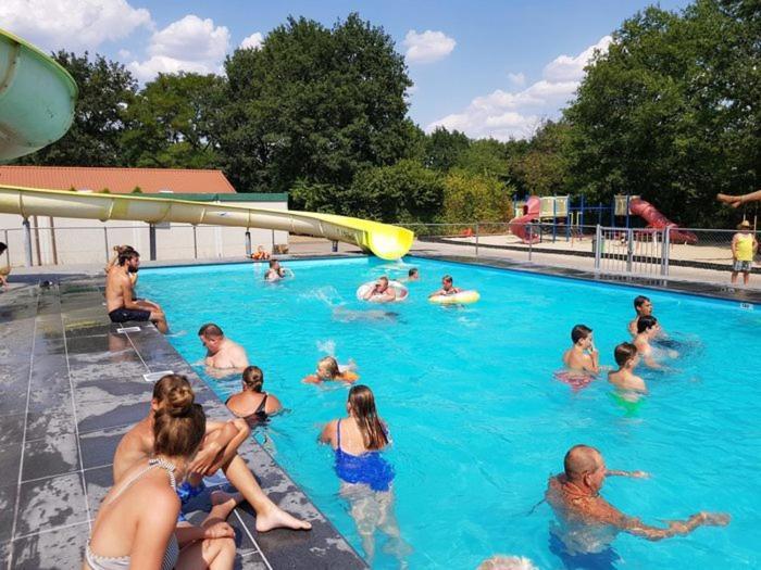 Mulder'S Vakantiehuis, Jaarplaats 108 Op Recreatiepark De Tien Heugten Schoonloo Dış mekan fotoğraf
